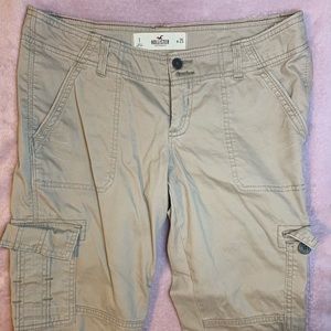 Size 1, Waist 25 Hollister Cream Capri Pants